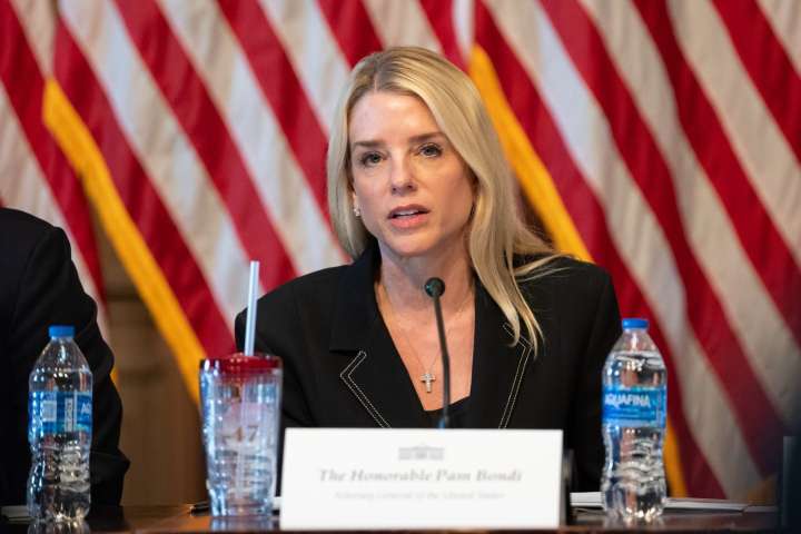 Trump utilizará «todos los medios necesarios» para evitar ingreso de drogas a EE. UU., advirtió Pam Bondi