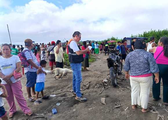 Reportan 12 muertos al naufragar dos embarcaciones en Perú