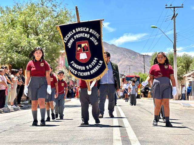 TIERRA AMARILLA REALIZA CELEBRACIONES DE ANIVERSARIO CON DESFILE CÍVICO EN LOCALIDAD DE LOS LOROS