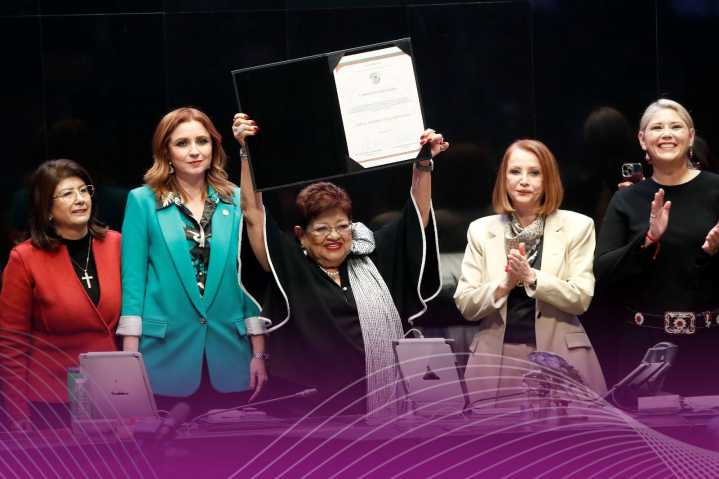 Ernestina Godoy rinde protesta como nueva titular de la FGR