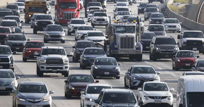 Trump administration rolls back fuel economy standards