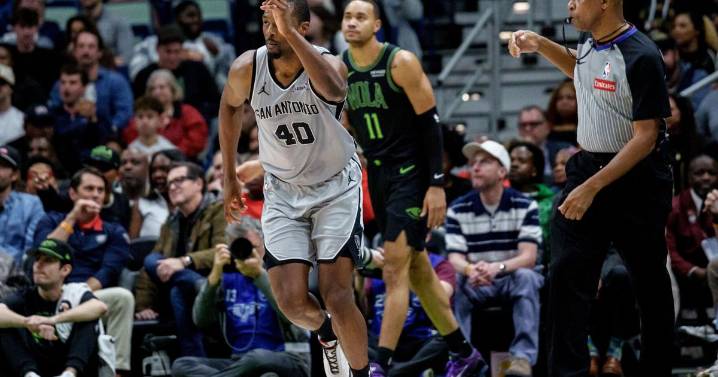 Spurs spoil Queen's first triple-double and hold on to beat the Pelicans 135