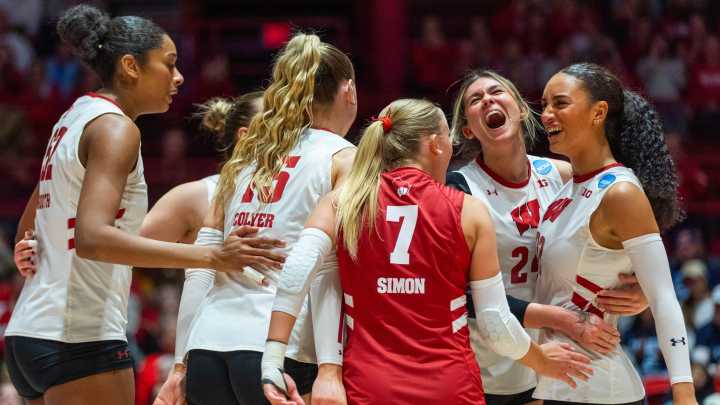 Best photos from UW volleyball's first two NCAA…