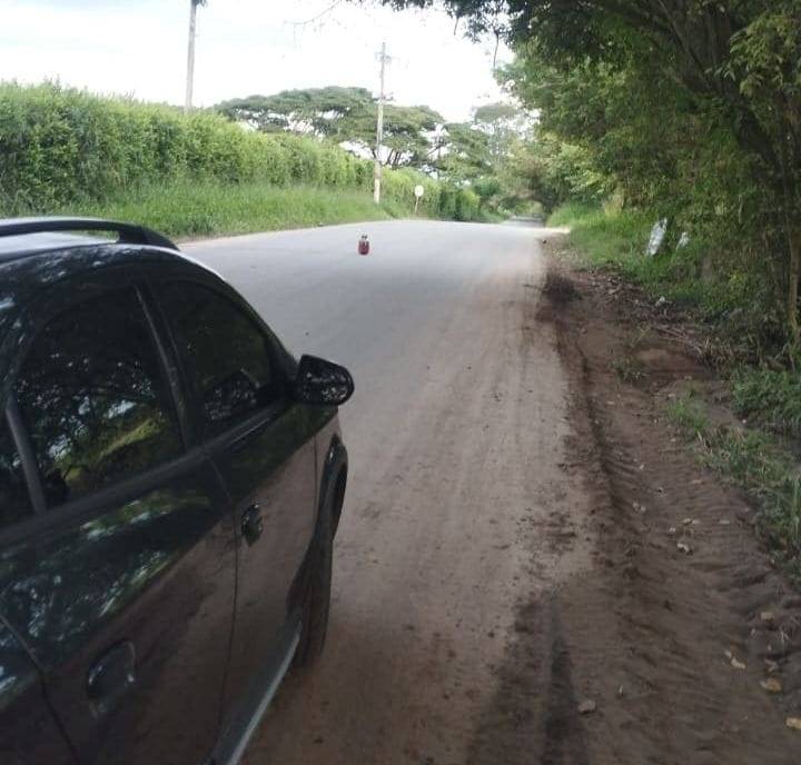 Temor por cilindro abandonado en la vía Miranda