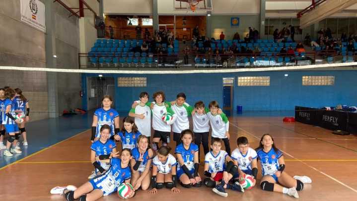 Los equipos alevín y master del Club Voleibol Huesca se estrenan en competición