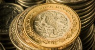 Sheinbaum propone nuevos cambios a las monedas de 10 pesos: ¿Cuáles son y cuándo entrarían en vigor?