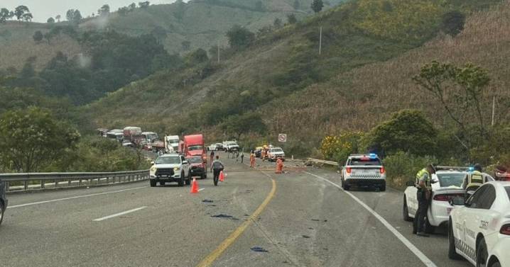 VIDEOS | Vuelca autobús en Chiapas y mueren dos personas