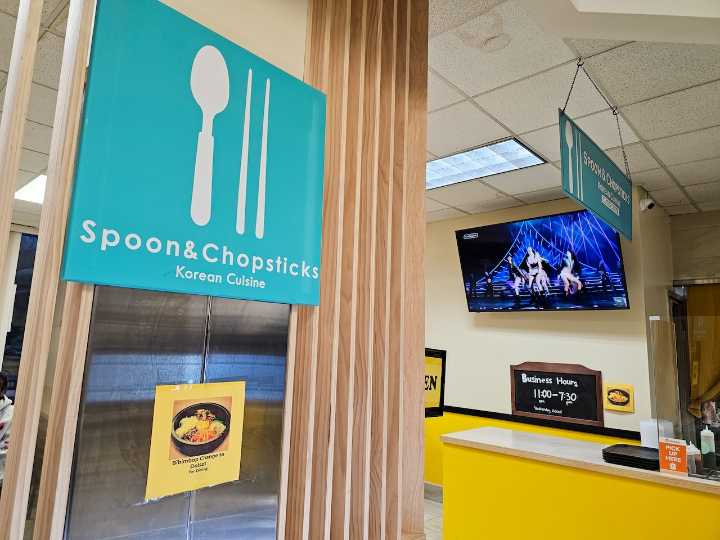 In the corner of a grocery store, Spoon & Chopsticks finds a new home in Syracuse (Dining Out Review)