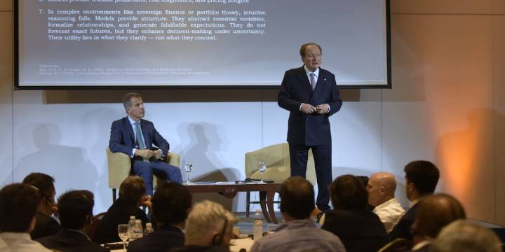 El premio Nobel de Economía, Robert C. Merton, fue el orador central en los 30 años de la Fundación Capital