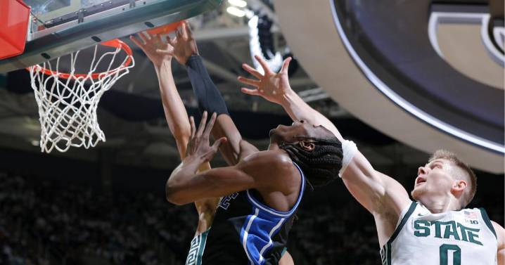 Cameron Boozer scores 18 in No. 4 Duke's 66-60 win over No. 7 Michigan State