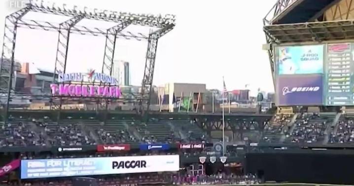 Mariners Care donates $100K to Northwest Harvest