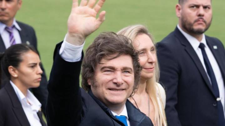 Javier y Karina Milei en el Campo de Polo: las fotos y los videos, en una tarde de gritos contra "Chiqui" Tapia