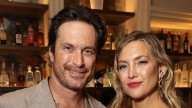 Oliver Hudson teases sister Kate for style at premiere with Goldie Hawn and Kurt Russell: 'Not fair to me'