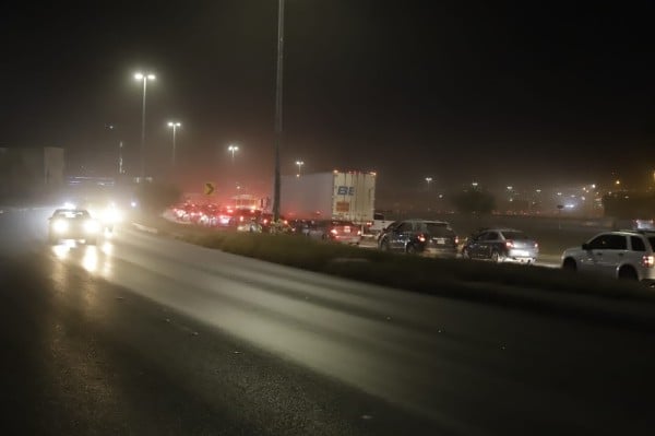 Video.- Choque junto a puente provoca congestionamiento