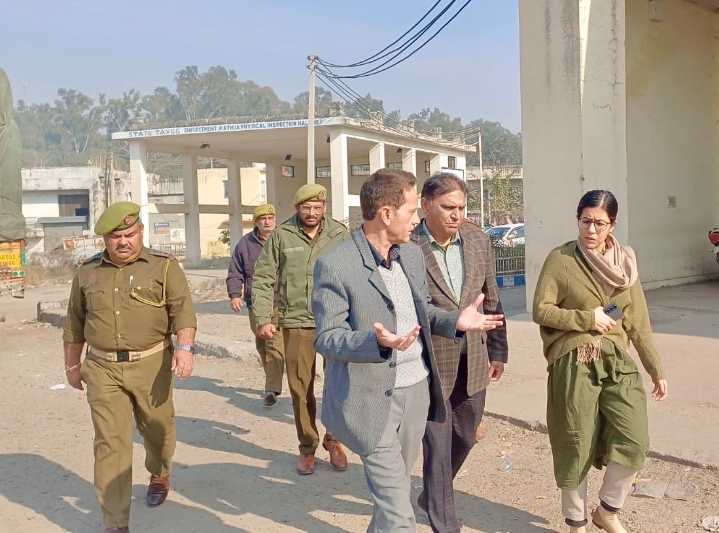 Avny Lavasa Conducts Surprise Inspection Of MVD Tax Collection Post At Lakhanpur
