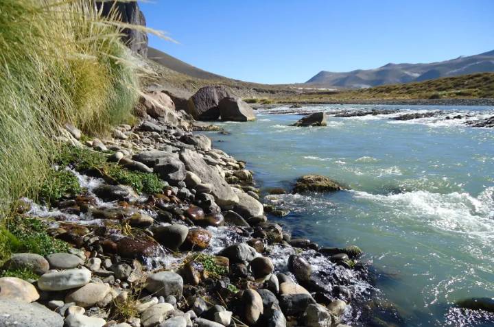 Dura advertencia de la FUCHAD y la Asamblea por los Ríos por los cambios en la Ley de Glaciares