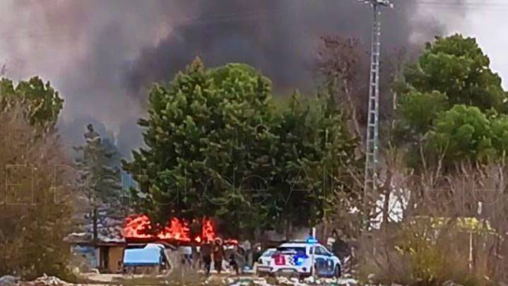 ÚLTIMA HORA | Virulento incendio en un asentamiento chabolista de Albacete