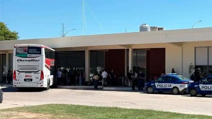 Escándalo en Córdoba: choferes de un viaje de egresados dieron positivo al test de alcoholemia