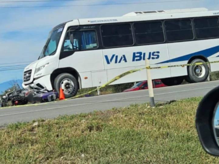 Motociclista muere arrollado por camión de transporte de personal