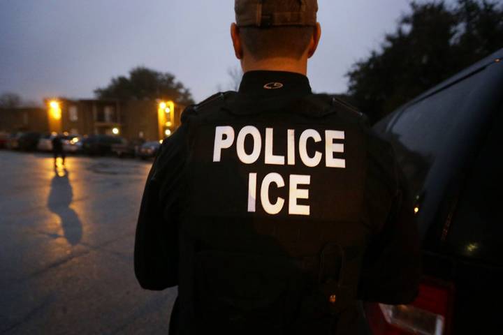 Iglesias en EE.UU. recrean soldados romanos como agentes de ICE en sus nacimientos