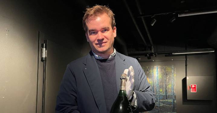 Champagne from Charles and Diana's wedding up for auction