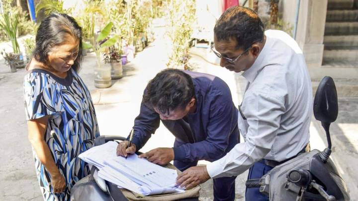 ECI extends SIR deadline for 5 states; Bengal excluded