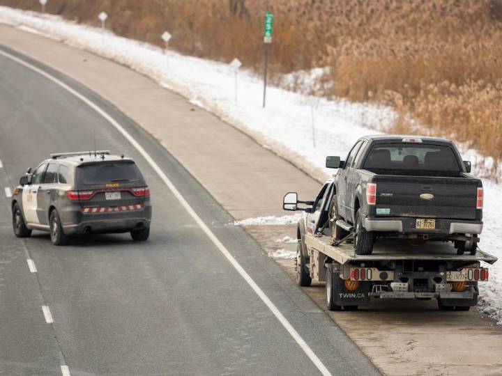 Tow truck operator struck, killed east of London while helping stranded driver on 401: OPP