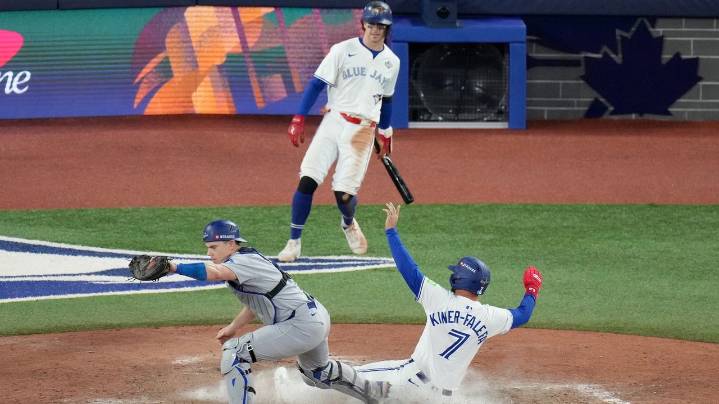 Kiner-Falefa shouldn't be blamed for short lead in 9th inning of World Series Game 7, Schneider says