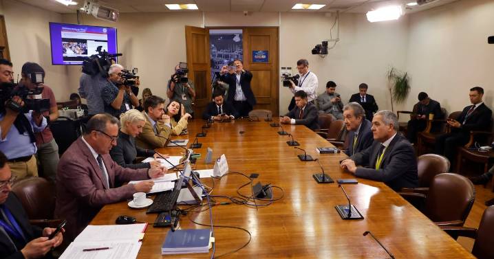 Comisión revisora aprueba procedencia de la acusación constitucional contra el juez Diego Simpertigue