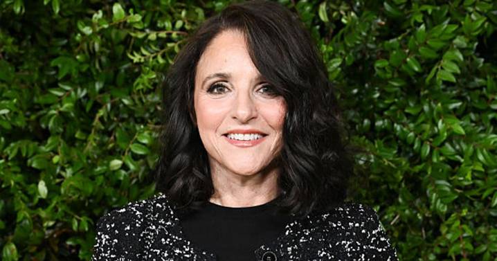 Julia Louis-Dreyfus on Revealing 2017 Cancer Battle