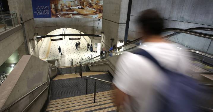 Metro extiende horario de algunas estaciones por conciertos de Los Jaivas y Anuel AA este domingo