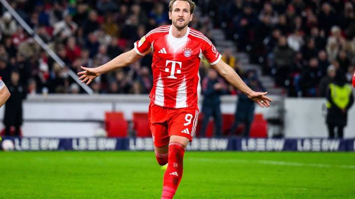 Kane scores hat trick and Bayern maintains big Bundesliga lead