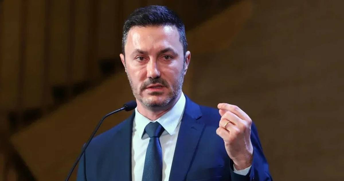 Petri presentó su renuncia como ministro de Defensa