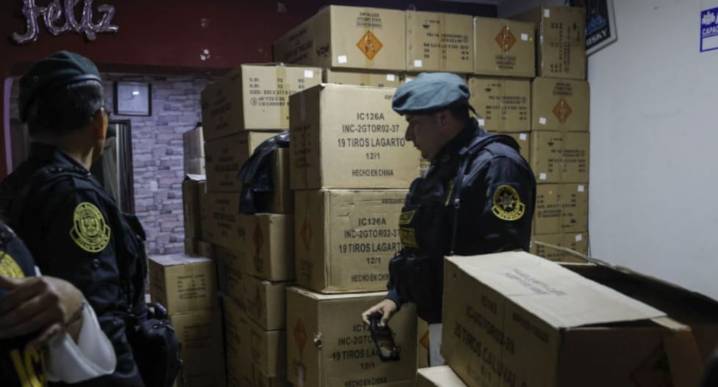 Decomisan toneladas de pirotécnicos en operativo conjunto en Villa María del Triunfo