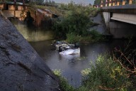 IMÁGENES: Impactante vuelco de un automóvil en un arroyo del sur correntino
