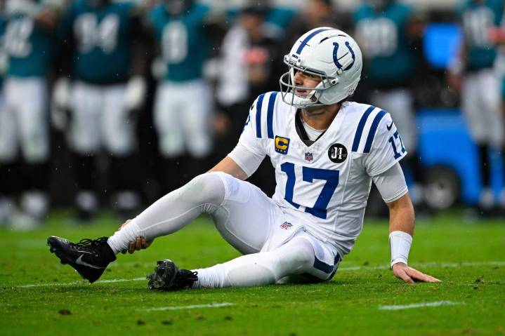 Colts confirman que Daniel Jones se perderá el resto de la temporada por lesión