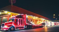 Cada año, la caravana navideña de Coca Cola llega a diferentes ciudades de Colombia para compartir la magia de la temporada