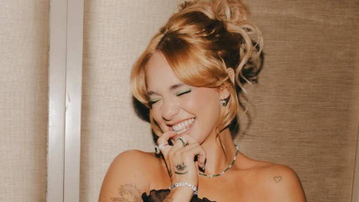 Ángela Torres más fashionista que nunca: vestido negro de encaje y make up de alto impacto