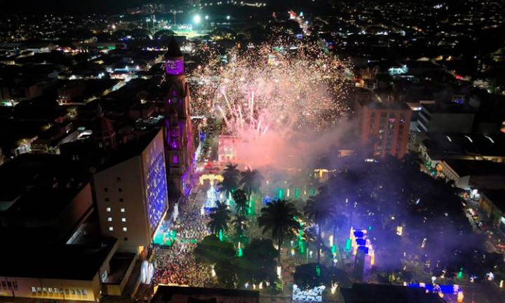 Así inició el alumbrado navideño en Palmira