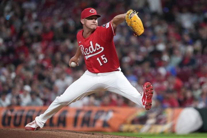 Veteran reliever Emilio Pagán returns to Reds on two