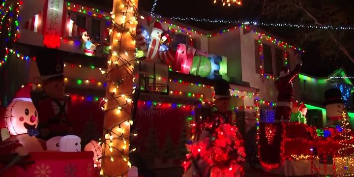 Carolina residents: Show off your outdoor holiday decorations here!