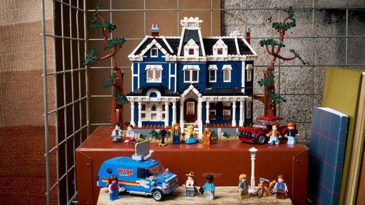 Lego has dropped the Icons Stranger Things: The Creel House to celebrate the shows final season