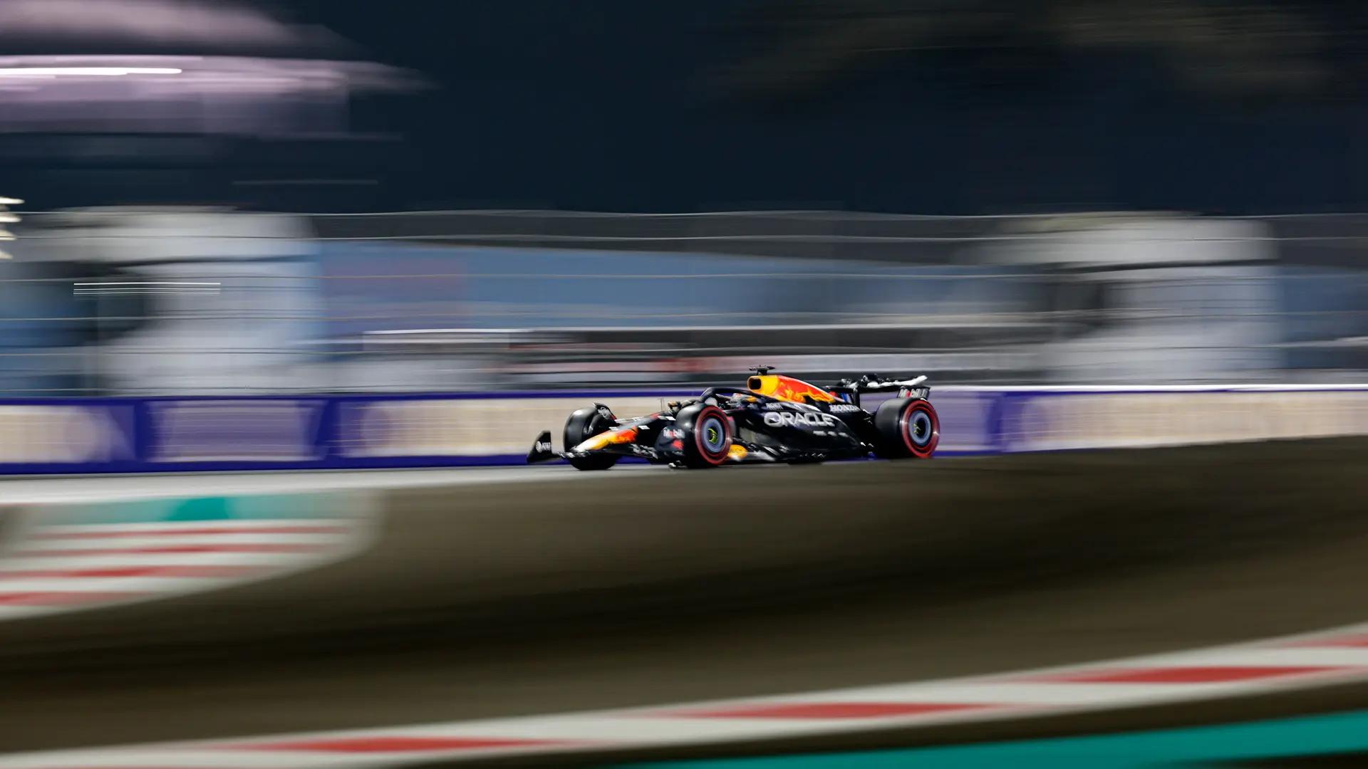 Verstappen busca el milagro desde la 'pole' y Norris su primer título, a su lado