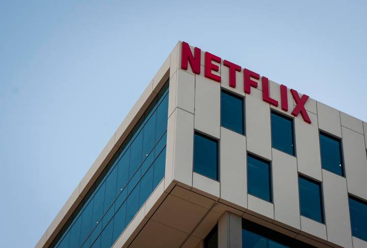 El sindicato de Hollywood pide que la fusión entre Netflix y Warner Bros traiga más empleo