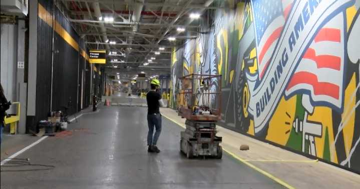 Midwest artist Greg Gossel transforms John Deere Dubuque Works with mural