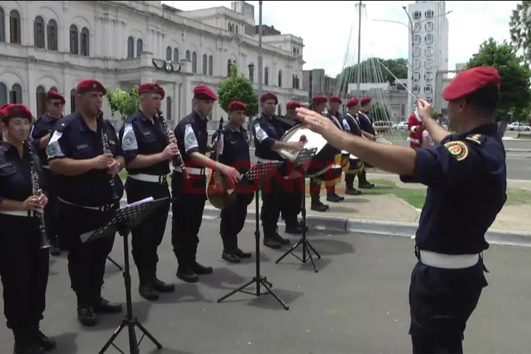 Espíritu navideño: La Banda de Música de la Policía interpretó un repertorio especial de villancicos
