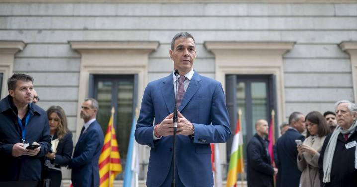 Galería | Las fuerzas políticas alaban el papel de la Constitución española, en imágenes