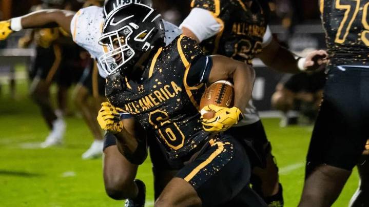 Nation's No. 1 running back signs with Michigan