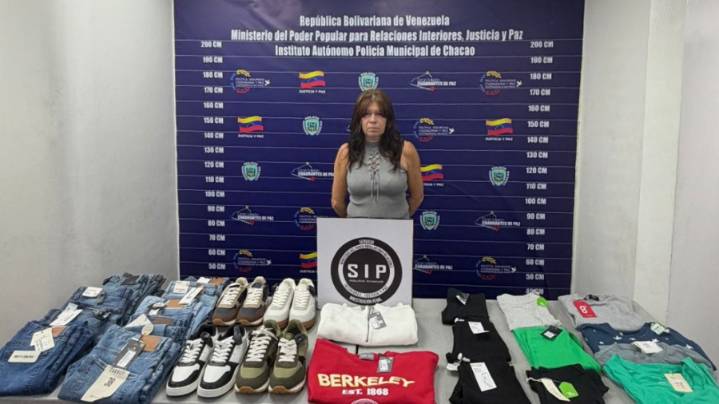 ¡En Caracas sí las capturan! Ratera cae en Chacao tras robo de ropa y zapatos en el CC Sambil