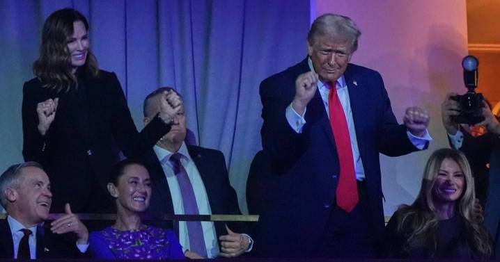 Trump sorprende bailando al ritmo de Village People durante el sorteo del Mundial 2026